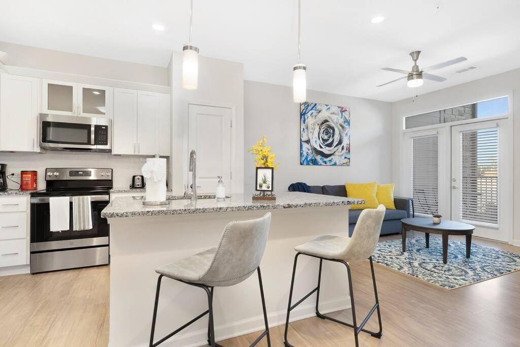 Stylish New Condo In Concord Exterior foto